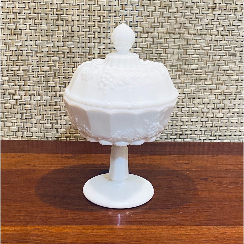 🌟HP🌟VTG 1950s Westmoreland Milk Glass Grape Pattern Compote